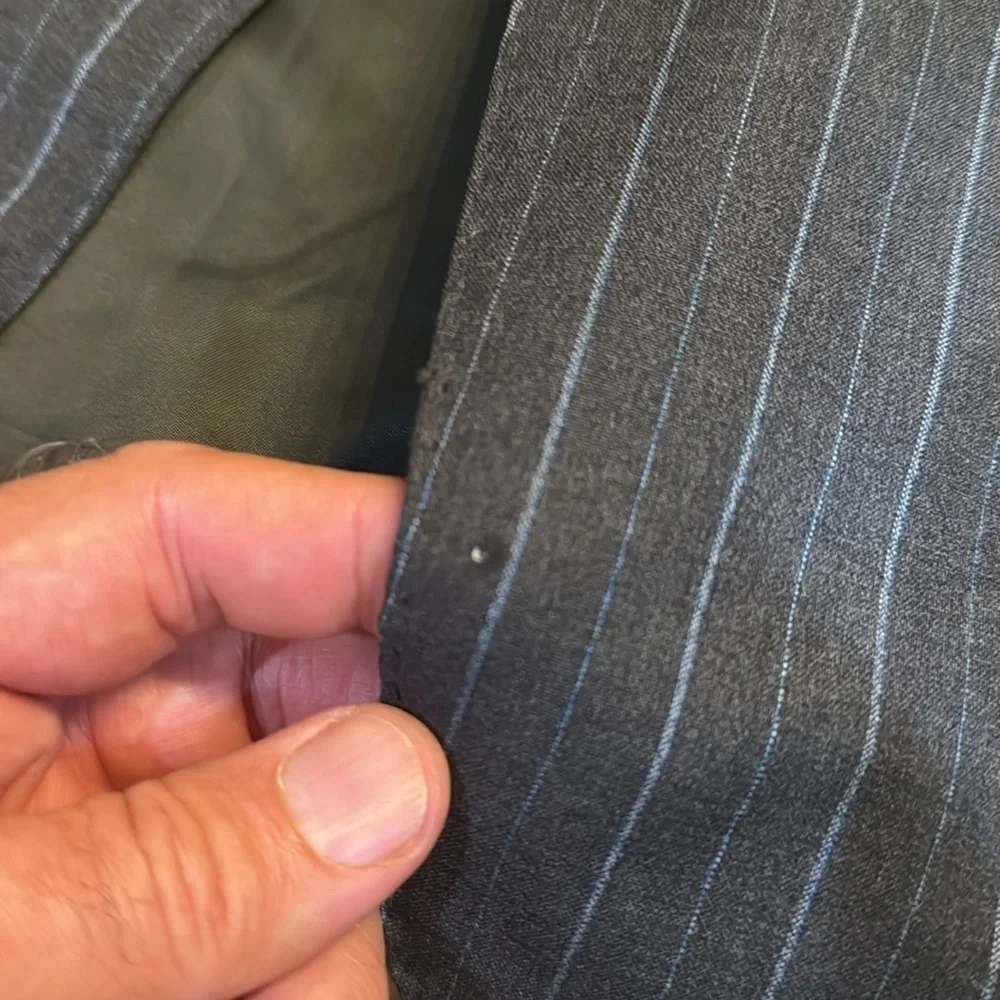 Corneliani 100% Virgin Wool extra fine Pin Striped Blazer Made in Italy see pics